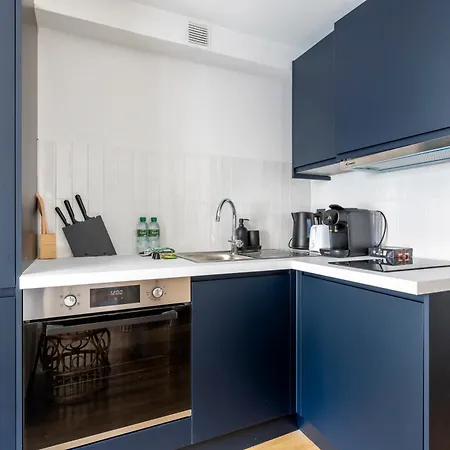 Close To Center Of I Fully Equipped Apartment Paris