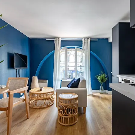 Close To Center Of I Fully Equipped Apartment Paris